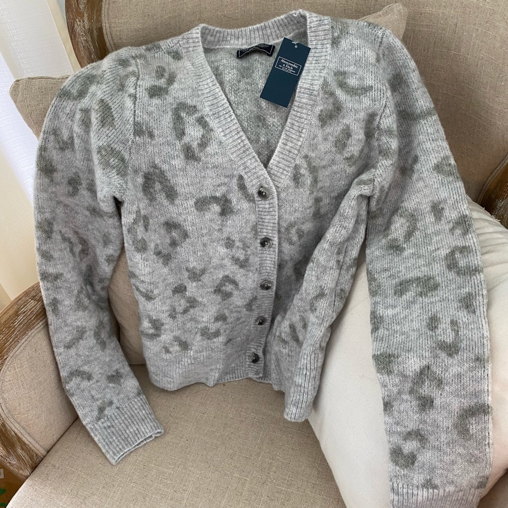 NWT Abercrombie and Fitch cardigan